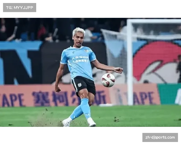 【2026年4月中超联赛·人物·特写特写：赛后加练，河南队年轻边卫在空旷球场独自练习传中五十次